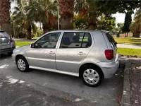 Usado VW Polo 60 CV (44 kW) 2000 Gris / plata Berlina