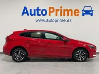 Usado Volvo V40 Kinetic 120 CV (88 kW) 2017 Rojo Utilitario
