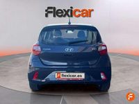 Usado Hyundai i10 67 CV (49 kW) 2022 Gris Utilitario