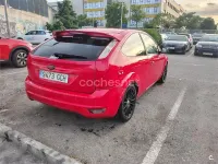 Usado Ford Focus Trend 109 CV (80 kW) 2009 Rojo Berlina