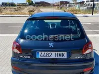 Usado Peugeot 206+ 70 CV (51 kW) 2012 Negro Utilitario