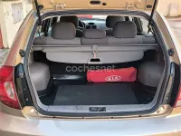 Usado Kia Rio 81 CV (59 kW) 2004 Beige Berlina