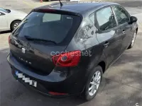 Usado Seat Ibiza Copa 75 CV (55 kW) 2010 Gris / plata Berlina