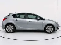 Usado Opel Astra Selective 116 CV (85 kW) 2015 Gris Utilitario