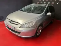 Usado Peugeot 307 110 CV (80 kW) 2005 Plateado Familiar