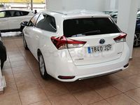 Usado Toyota Auris Hybrid Advance 136 CV (100 kW) 2017 Blanco Familiar