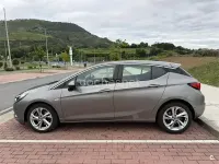 Usado Opel Astra Dynamic 110 CV (80 kW) 2016 Gris / plata Berlina
