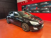 Usado Opel Astra Selective 110 CV (80 kW) 2012 Negro Berlina