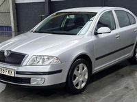Usado Skoda Octavia Active 105 CV (77 kW) 2007 Gris Utilitario