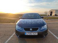 Usado Seat Leon Reference 105 CV (77 kW) 2014 Gris / plata Berlina