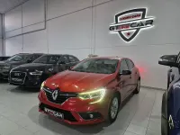 Usado Renault Mégane LIMITED 115 CV (84 kW) 2019 Naranja Berlina