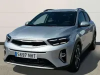 Usado Kia Stonic Style 101 CV (74 kW) 2025 Plateado SUV