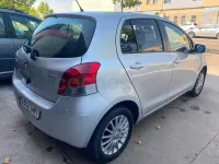Usado Toyota Yaris Active 101 CV (74 kW) 2009 Gris / plata Utilitario