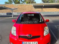 Usado Toyota Yaris Active 69 CV (50 kW) 2010 Rojo Utilitario