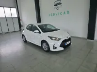 Usado Toyota Yaris Hybrid Active 116 CV (85 kW) 2021 Blanco Berlina