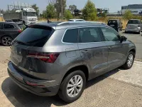 Usado Skoda Karoq Ambition 150 CV (110 kW) 2022 Gris / plata SUV