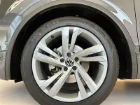 Usado VW Tiguan R-line 150 CV (110 kW) 2022 Gris / plata SUV
