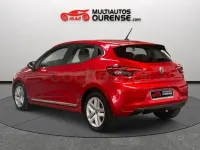 Usado Renault Clio V Intens 100 CV (73 kW) 2022 Rojo Berlina