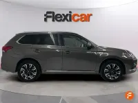 Usado Mitsubishi Outlander P-HEV 203 CV (149 kW) 2017 Marrón SUV