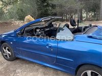 Usado Peugeot 206 CC 110 CV (80 kW) 2005 Azul Descapotable