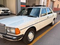 Usado Mercedes 200 75 CV (55 kW) 1983 Blanco Berlina