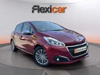 Usado Peugeot 208 Allure 82 CV (60 kW) 2017 Granate Utilitario