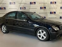 Usado Mercedes C220 Classic 143 CV (105 kW) 2004 Negro Familiar