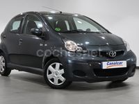 Usado Toyota Aygo 68 CV (50 kW) 2010 Gris Utilitario