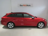Usado Seat Leon FR 150 CV (110 kW) 2024 Rojo Familiar
