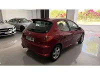 Usado Peugeot 206 109 CV (80 kW) 2005 Rojo Utilitario