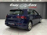 Usado VW Golf VIII 110 CV (80 kW) 2022 Azul Berlina