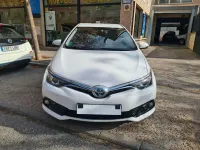 Usado Toyota Auris Hybrid Active 136 CV (100 kW) 2017 Blanco Berlina