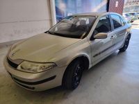 Usado Renault Laguna II Authentique 110 CV (80 kW) 2001 Gris / plata Berlina