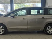Usado Peugeot 5008 Access 115 CV (84 kW) 2014 Beige Monovolumen