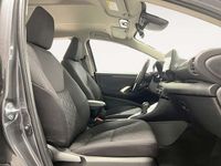 Usado Toyota Yaris Hybrid Active 116 CV (85 kW) 2025 Gris / plata Berlina