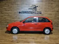 Usado Seat Ibiza 75 CV (55 kW) 2000 Rojo Utilitario