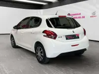 Usado Peugeot 208 Allure 99 CV (72 kW) 2018 Blanco Utilitario