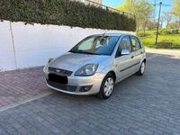 Usado Ford Fiesta Titanium 96 CV (70 kW) 2008 Gris / plata Utilitario