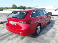 Usado Skoda Octavia Ambition 116 CV (85 kW) 2022 Rojo Familiar