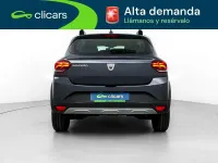 Usado Dacia Sandero Expression 101 CV (74 kW) 2022 Gris Utilitario