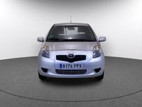 Usado Toyota Yaris Sol 87 CV (63 kW) 2007 Gris Berlina