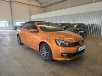 Usado VW Golf VII Advance 150 CV (110 kW) 2016 Naranja Berlina