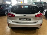 Usado Ford Focus Trend 125 CV (91 kW) 2021 Gris / plata Berlina