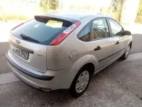 Usado Ford Focus Trend 109 CV (80 kW) 2006 Gris / plata Berlina