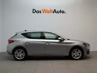 Usado Seat Leon Style 130 CV (95 kW) 2023 Gris plata