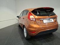 Usado Ford Fiesta Titanium 125 HP (91 kW) 2015 Castanho Citadino
