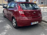 Usado Hyundai i30 Classic 90 HP (66 kW) 2011 Vermelho Sedan