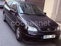 Usado Opel Astra Edition 100 CV (73 kW) 2003 Negro Berlina