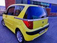Usado Peugeot 1007 70 CV (51 kW) 2006 Amarillo Monovolumen