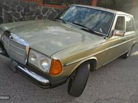 Usado Mercedes E300 82 CV (60 kW) 1979 Verde Berlina